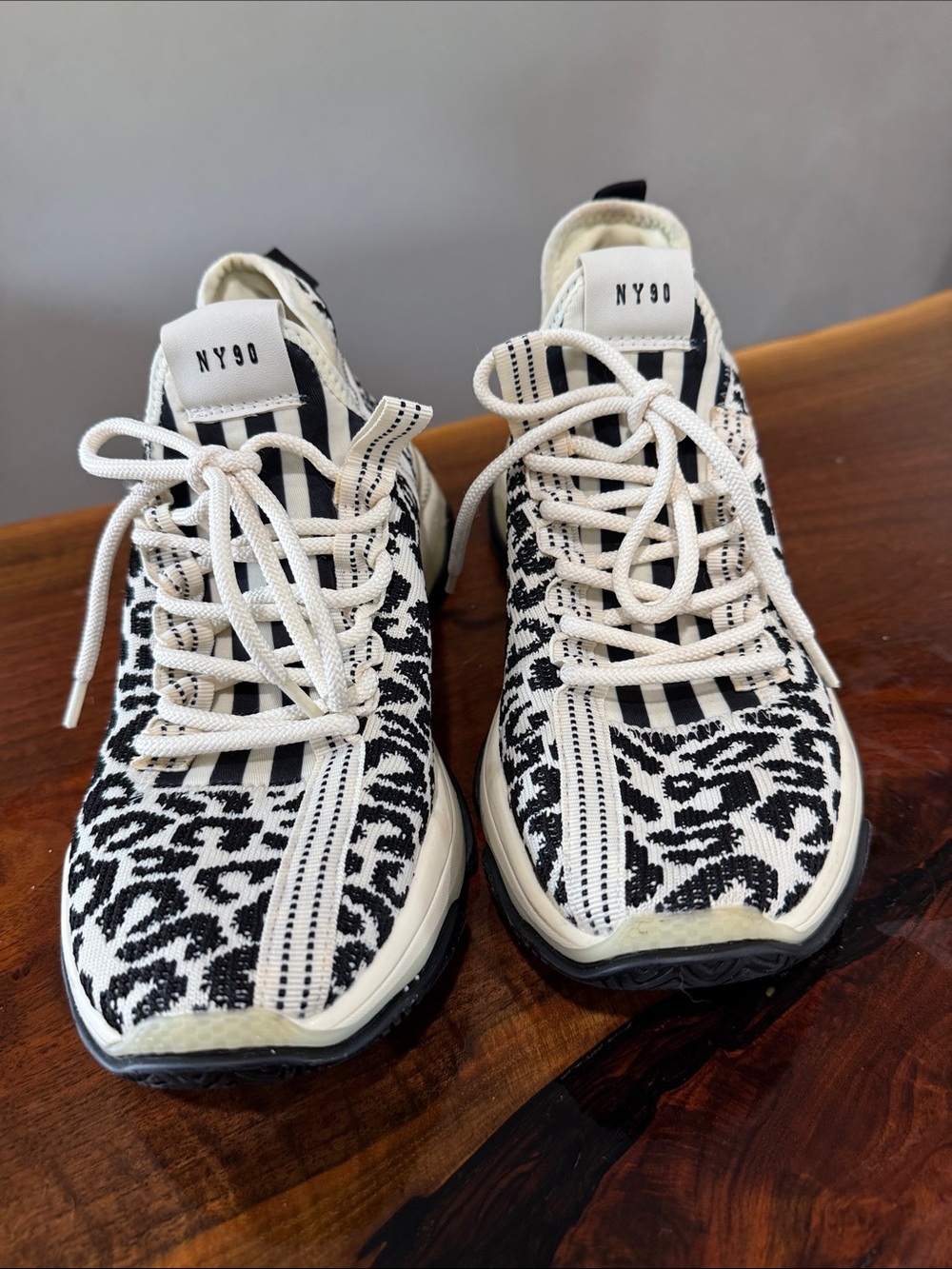 Steve Madden NY90 Maxima Black & White Patterned Knit Sneakers Size 11